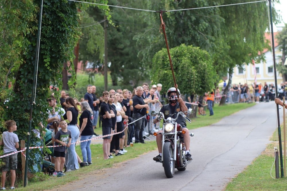 Adrenalinski susret na dva kotača u Špišić Bukovici: Moto klub Alka priprema 39. Moto Alku i 9. alku OSI 15 IMG 7077 Custom